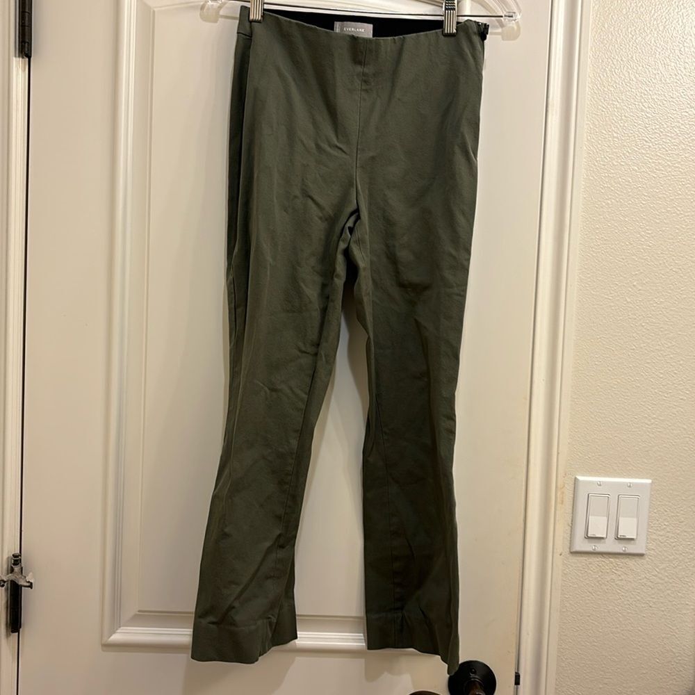 Everlane woman's army green slacks with a side zipper
